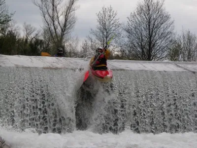 Saut du barrage qui signale le début de la partie sportive (gare au rappel!)